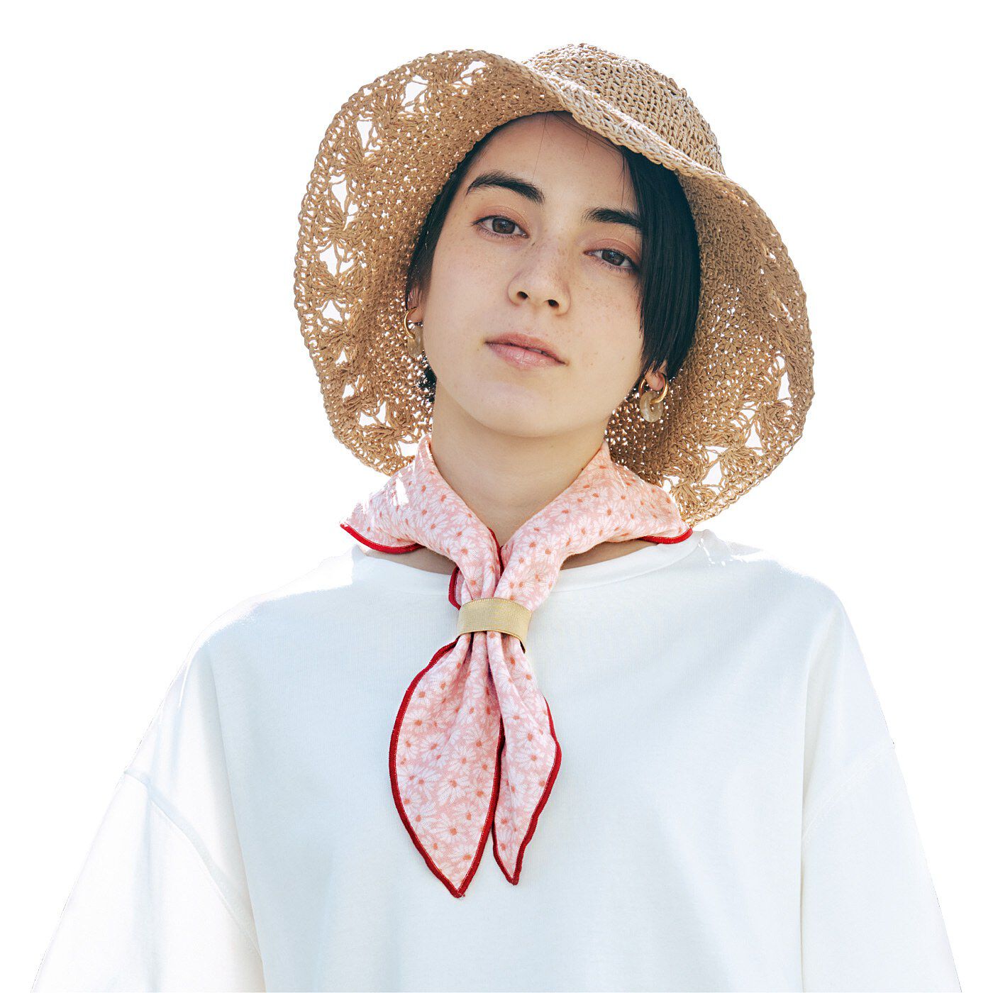 涼しく花やかに 暑さと日差し対策夏の暑さ対策に欠かせないネッククーラーをスカーフのように身に着けられて顔色も明るい印象に 内側にネッククーラーを固定できるゴム付きでずれにくい仕様です。UVカットと接触