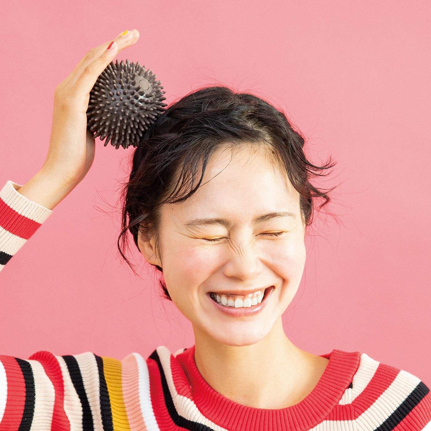 ダブルの突起と重みで頭皮を刺激! おうちでエステ気分 デュアルスカルボール【送料: 450円+税】
