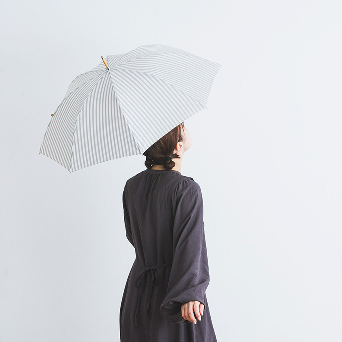 涼しい顔でUV対策 ストライプの晴雨兼用傘〈GRAY〉【送料無料】