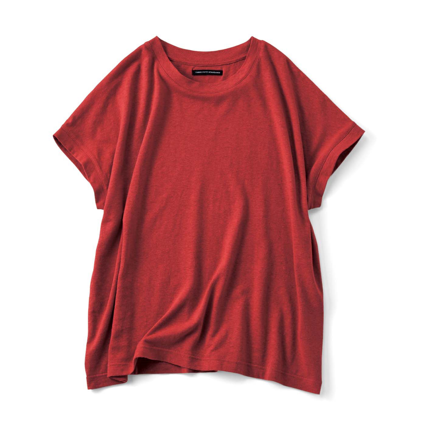 夏の素肌にシャリッと気持ちいい麻混Tシャツ夏にぴったりの麻混素材で、やわらかな天竺Tシャツを作りました。ドライな肌ざわりで、蒸し暑い日もさらりと気持ちよく過ごせます。リネン特有のふしのある表面感と相ま