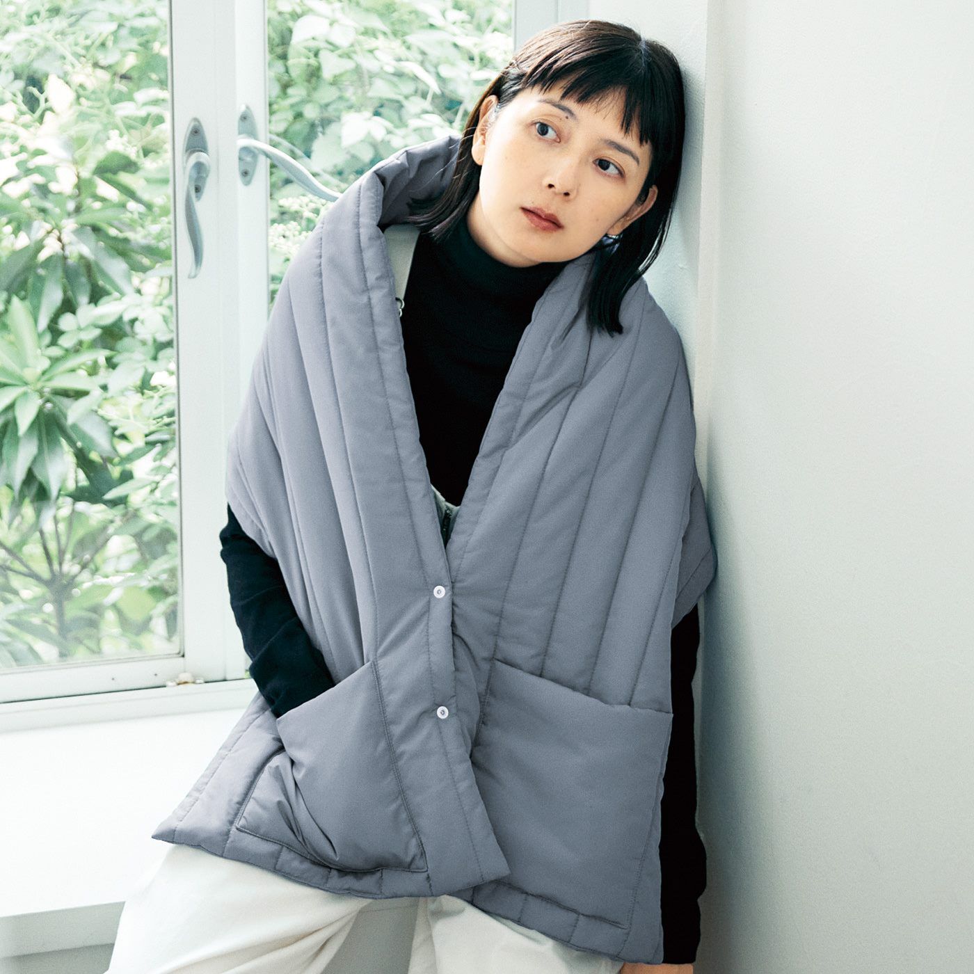 ラミプリュス からだをふんわり包み込む リバーシブルで使える軽くてあったかパディングベストストール〈ブルーグレー〉【送料無料】
