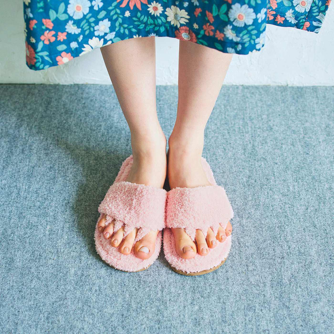 ラミプリュス 足指をぐーんと解放 ふわふわ生地が気持ちいい 低反発5本指スリッパ〈ピンク〉【送料: 450円+税】