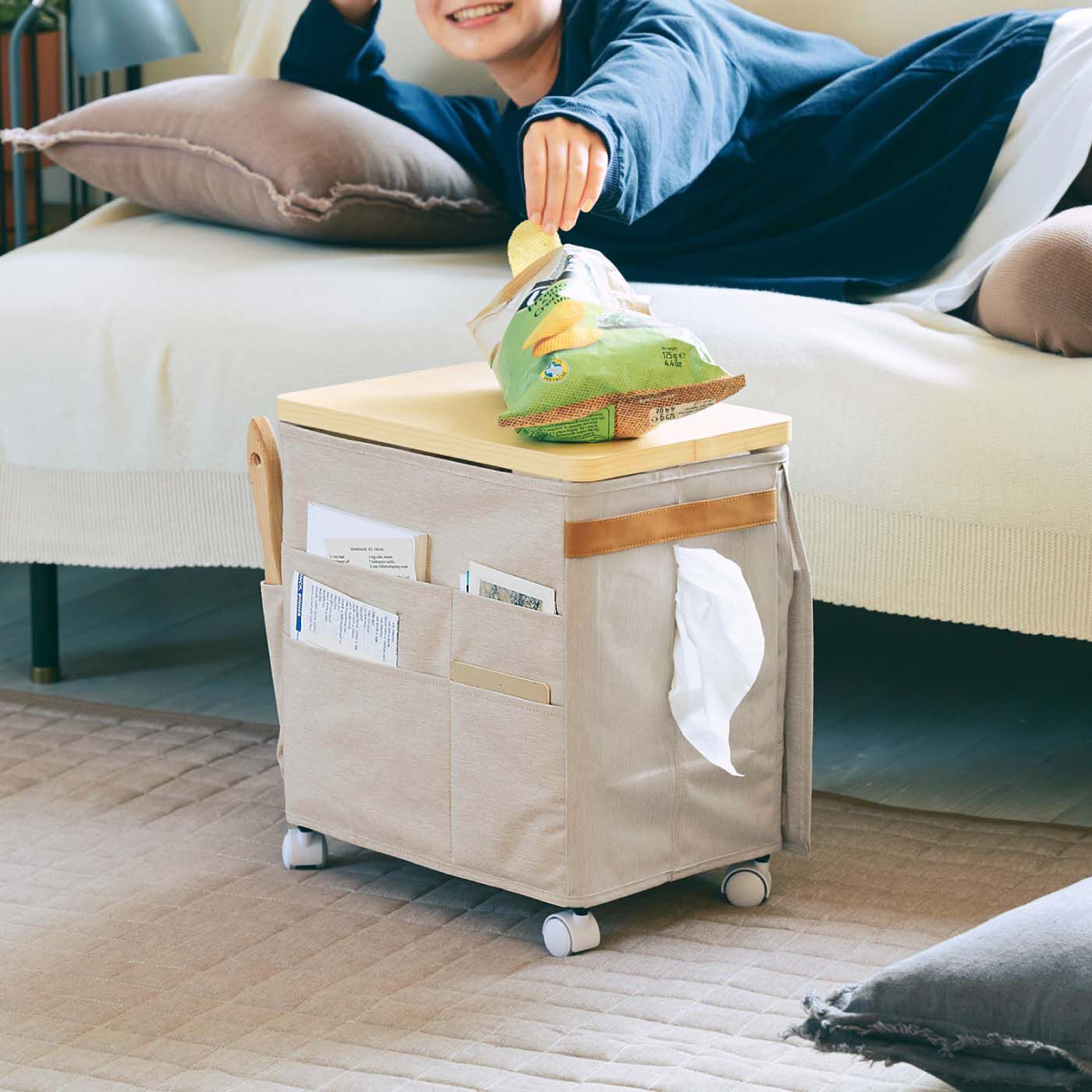 am&be たっぷり収納でお部屋すっきりサイドテーブルにもなるコロコロミニワゴン【送料無料】
