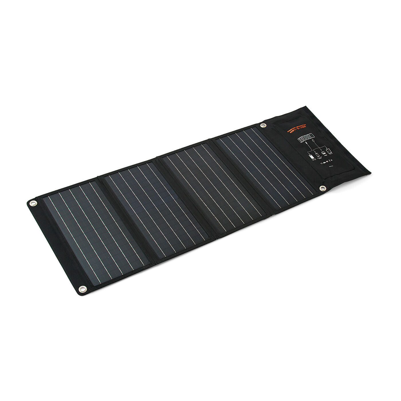 いざというときでも平常に近い生活を電気が使えないときに頼りになるのが、太陽光で発電できるソーラーパネル。大型の40W高性能パネルを4面も備え、発電量も充分。使わないときはたたんで小さく収納できます。