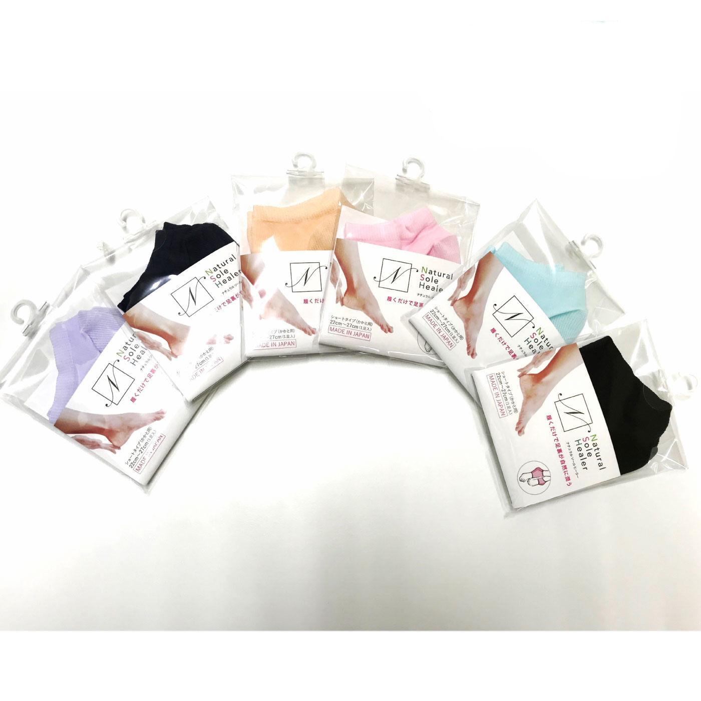 履くと、足裏が自然に潤う!皮膚から自然に蒸発する水分を逃さないようにしてくれる日本製のケアソックス。かかと部分にシリコーンコーティングがされているので、からだの水分の蒸発を防ぎ、乾燥、ひび割れしやすい