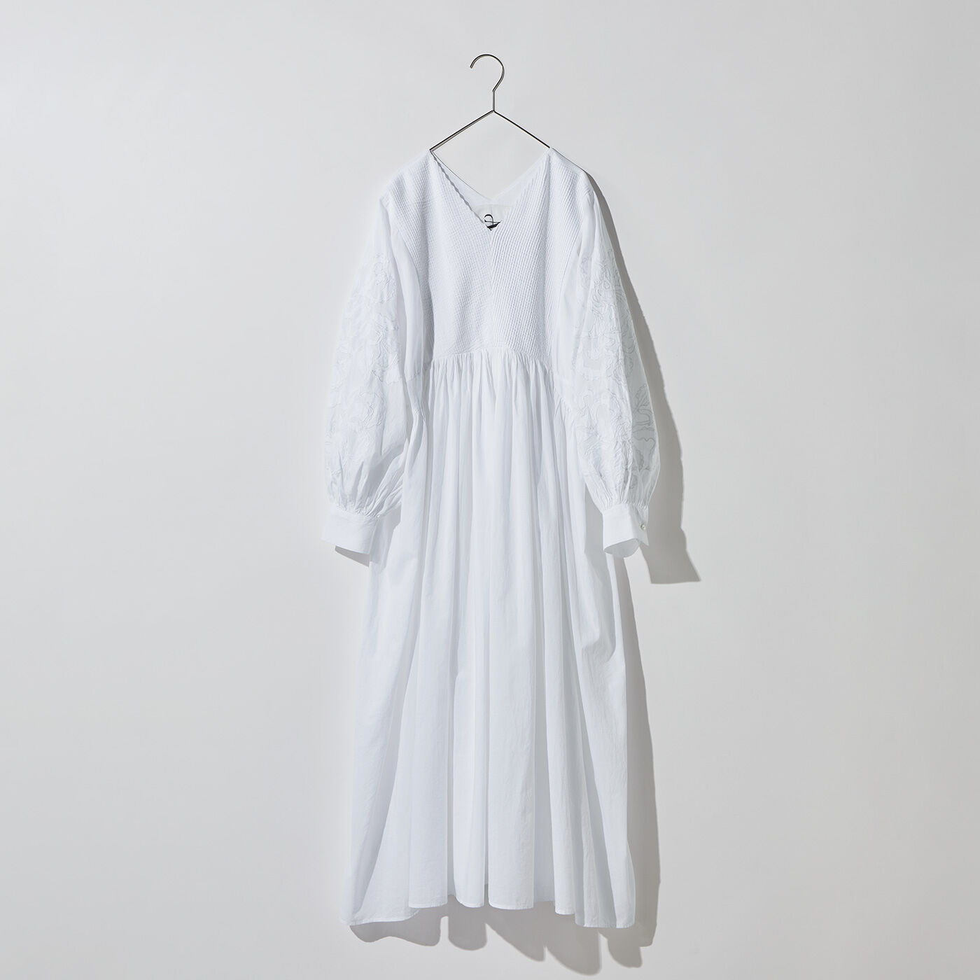 MEDE19F 〈MADE IN INDIA COLLECTION〉モチーフ刺繍コットンワンピース【送料無料】