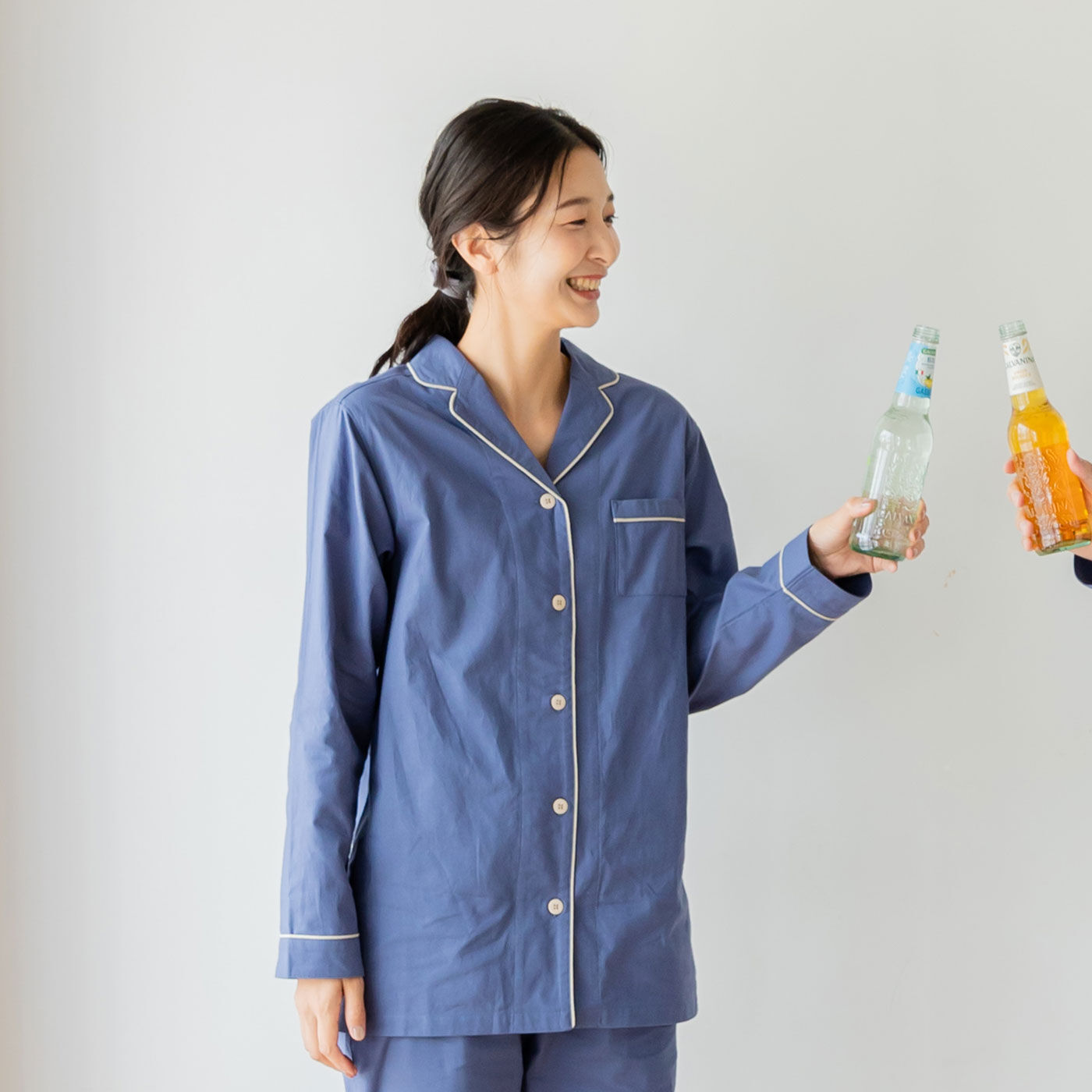 Moredde 肌側の微起毛が心地いい コットン100%の前あきパジャマ〈アッシュブルー〉【送料無料】