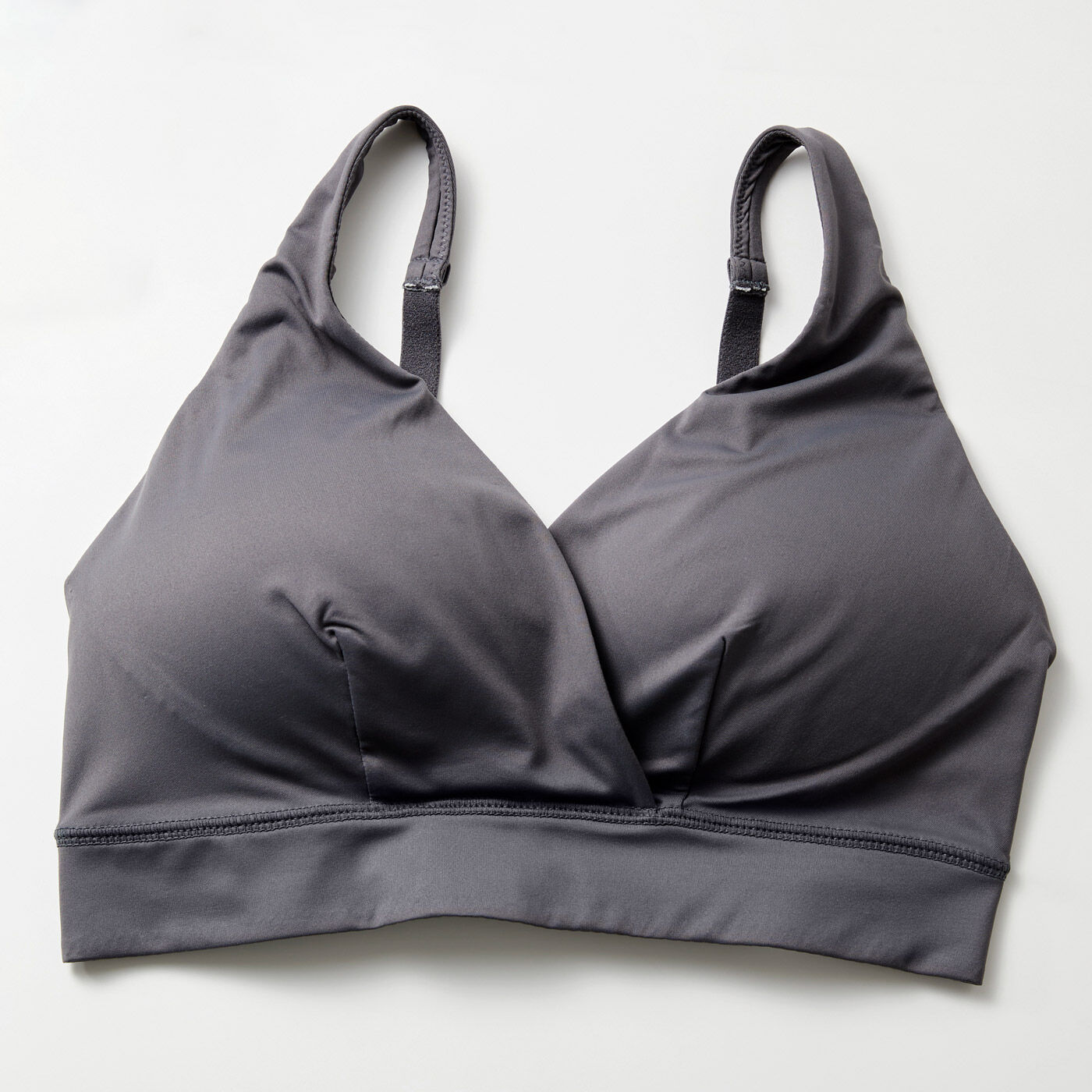暑い時期を快適に過ごせる接触冷感素材の授乳ブラジャー暑い季節に少しでも快適に!着た瞬間ひんやりする接触冷感素材を使用したブラジャーです。ぐーんと伸びやかな生地なので、着心地が良く快適に過ごせます。カシ