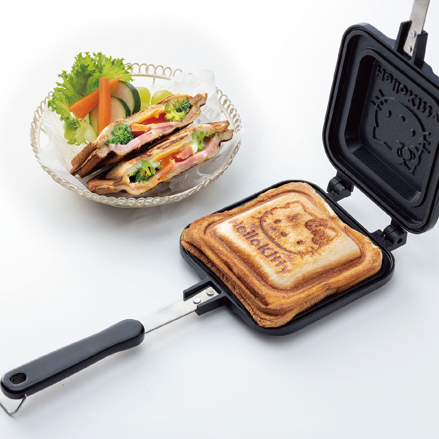 朝食・ブランチ・アウトドアでも大活躍!アルミ製ホットサンドメーカー(ハローキティ)【送料無料】