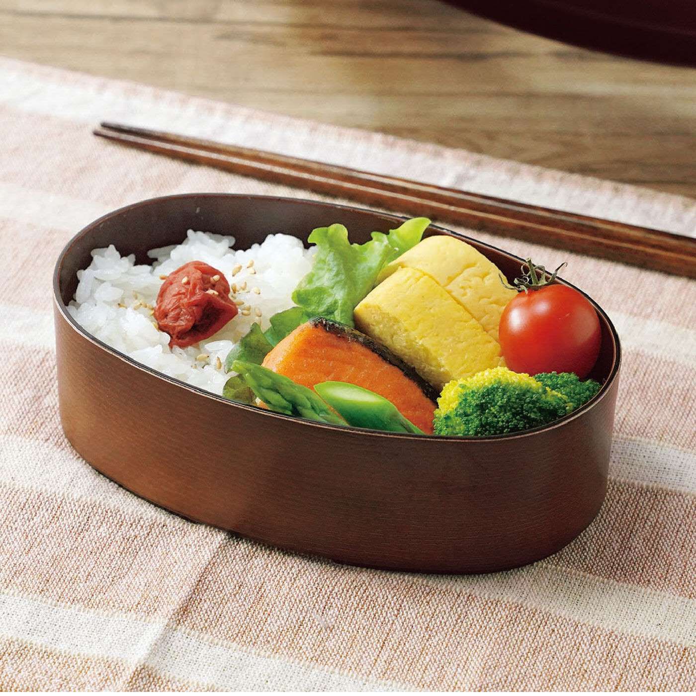 木目調がいい感じ まるで曲げわっぱなお弁当箱【送料: 450円+税】