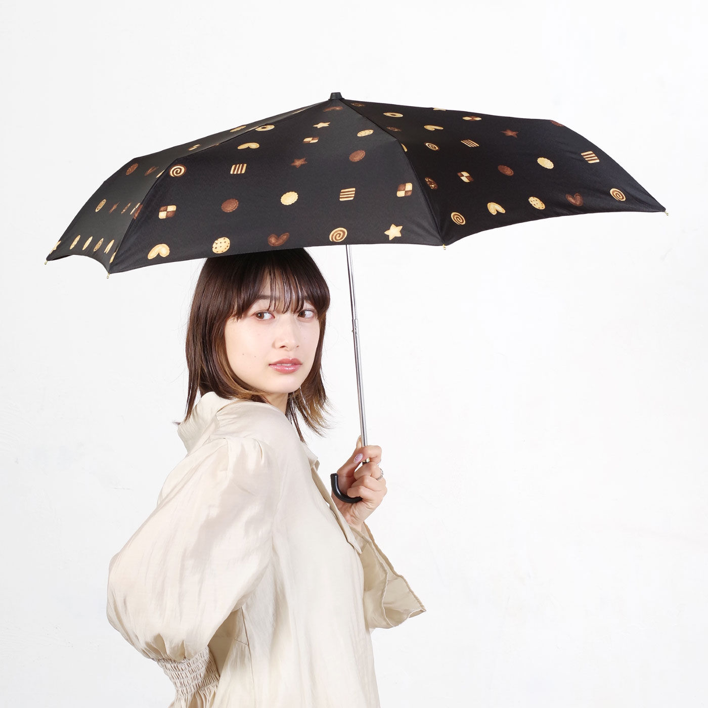 スイーツ女子なら見逃せない! 握りやすい3段折りたたみ雨傘 ときめきクッキー【送料: 450円+税】