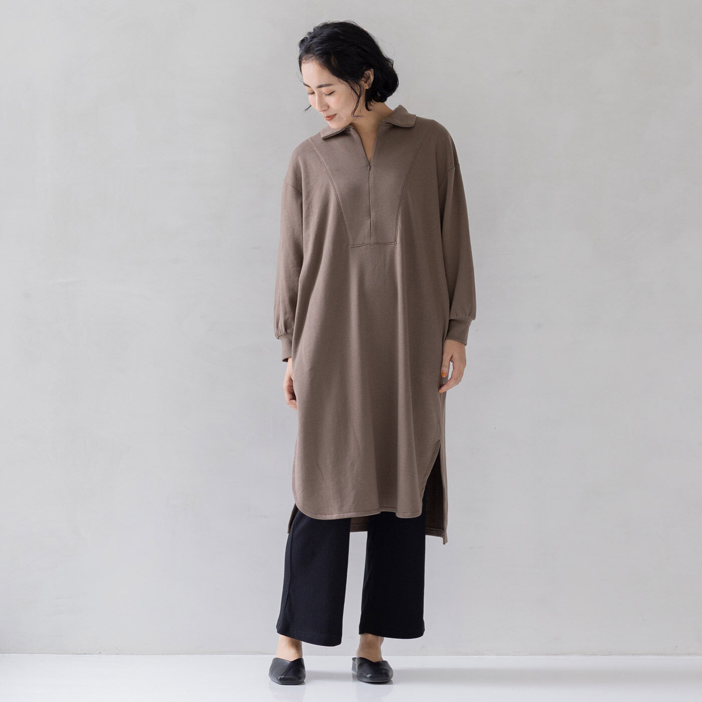 Moredde マタニティから産後も使える 授乳がらくちんフロントジップデザインのワンピ&リブパンツルームウェアセット 〈カーキ×ブラック〉【送料無料】