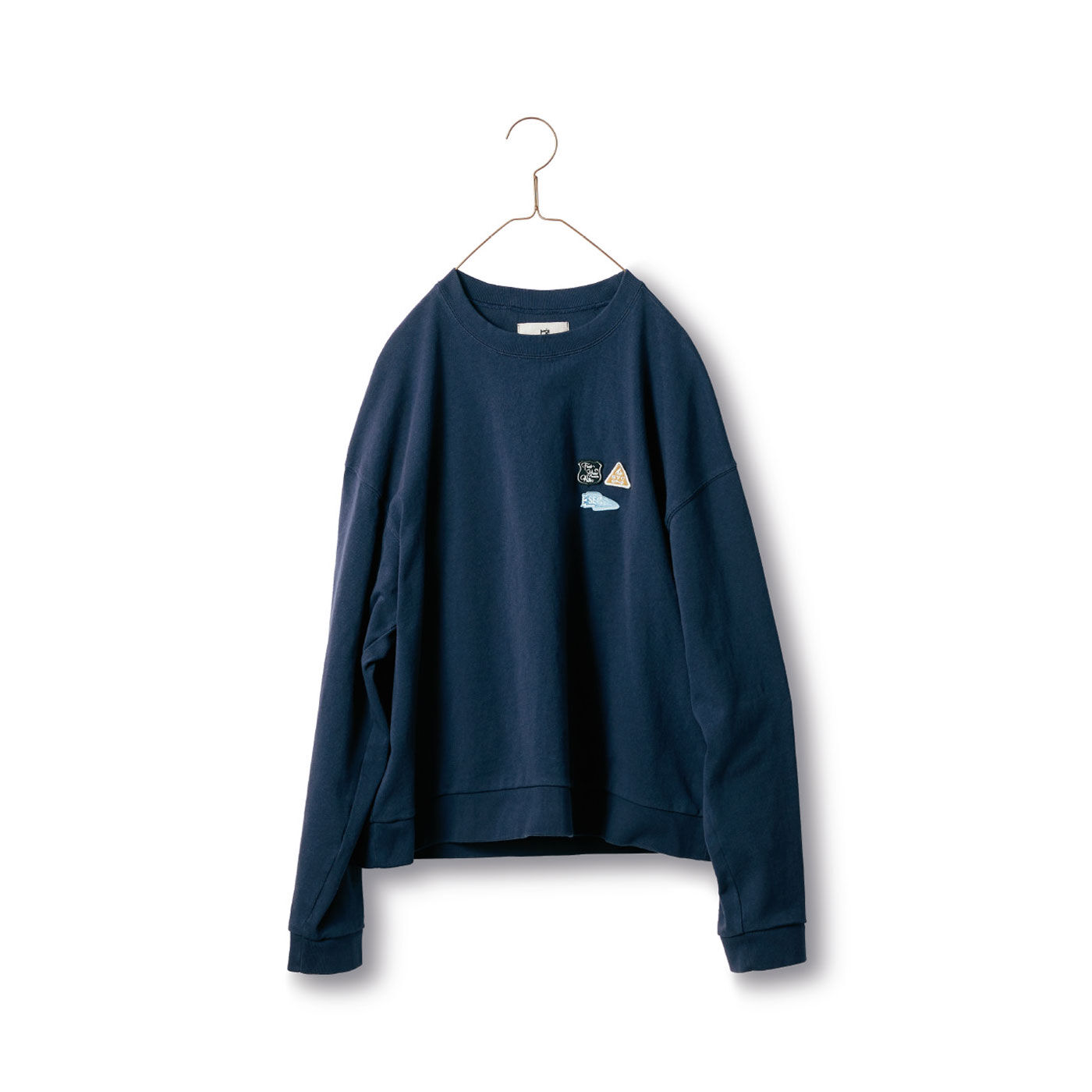ワッペンは俺の勲章。胸に並ぶワッペンがポイントの「ワッペンTシャツ」。テントやくじら、道路標識などをモチーフに作ったサニークラウズオリジナルのワッペンは全部で5種類。バランスを考えながら、それぞれ2~