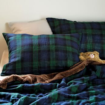 クーフゥ 先染めガーゼのやわらかさが心地よい眠りをさそう 綿100％のブラックウォッチ ダブルガーゼ枕カバーの会