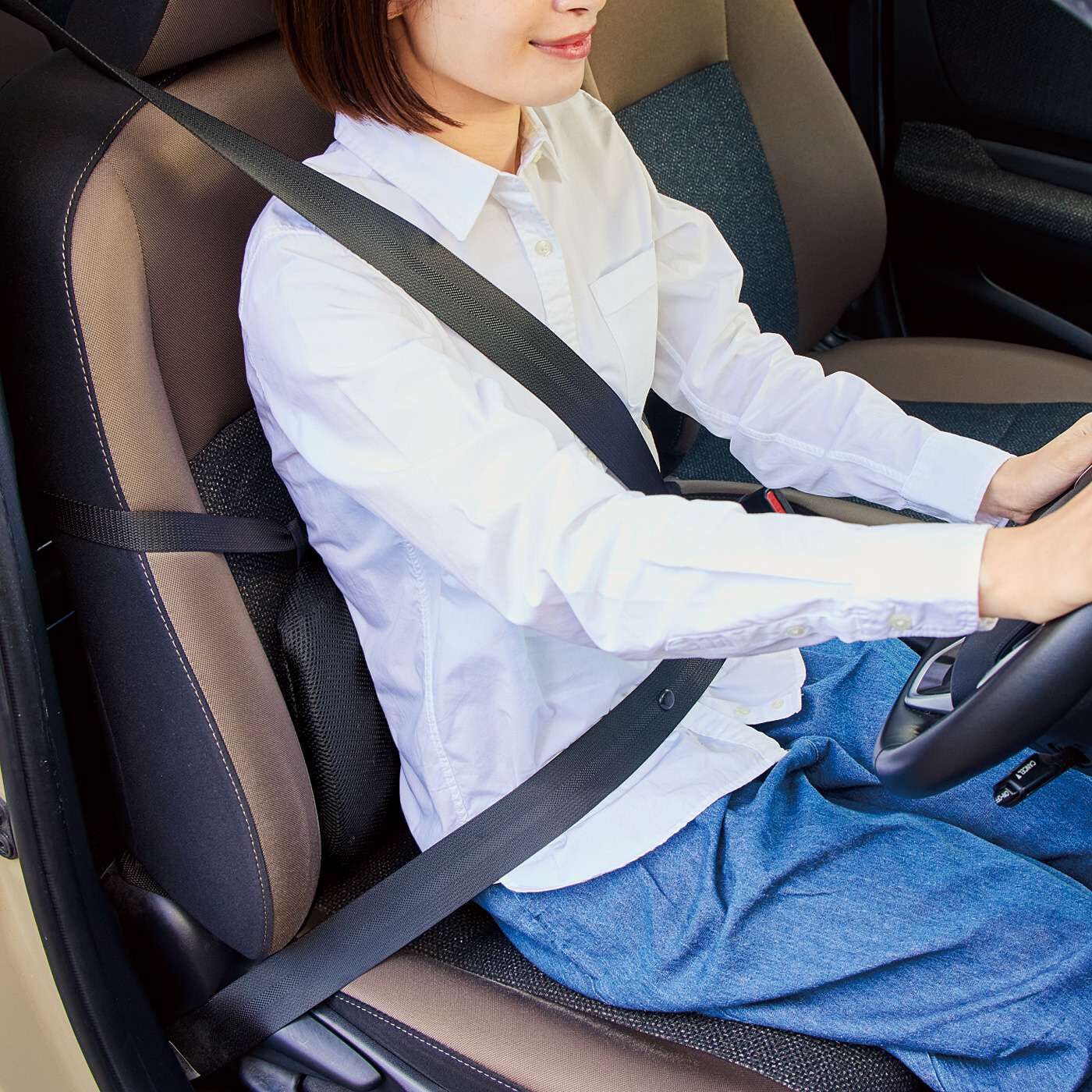 車のシートに付けて腰や背中をホールド ダブルハニカム構造の腰サポートゲルクッション【送料: 450円+税】