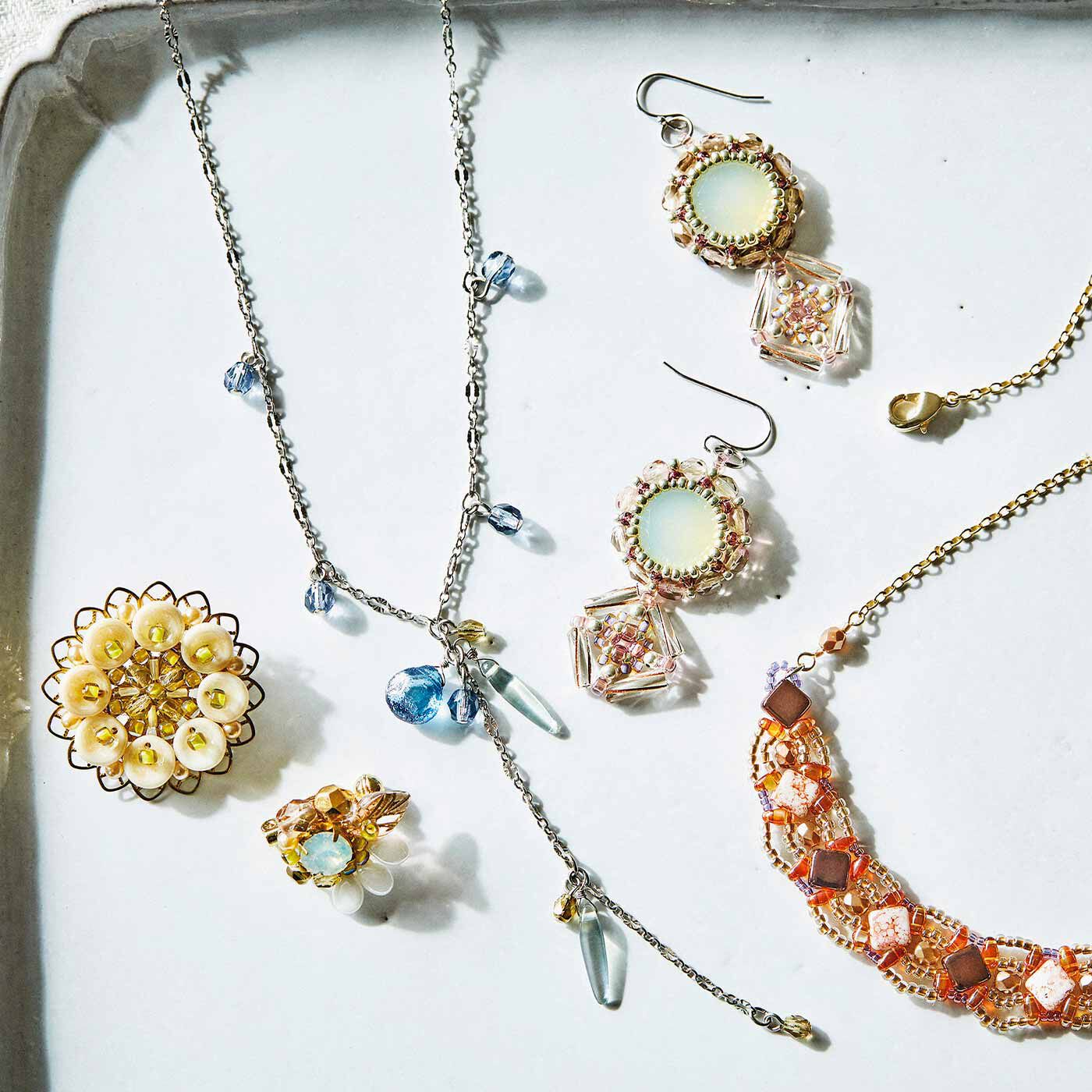 【タイプが選べる】チェコの個性派ビーズがアクセントビーズワーク入門アクセサリー【送料: 450円+税】