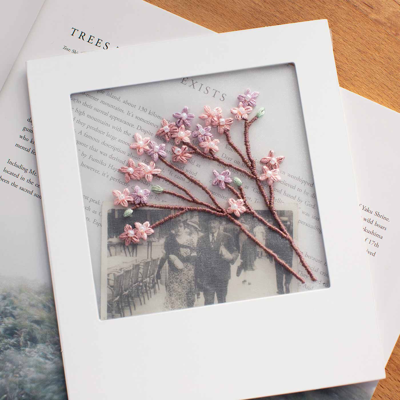 【タイプが選べる】透かして眺めて撮りたくなる お花のオーガンジー刺しゅう【送料: 450円+税】