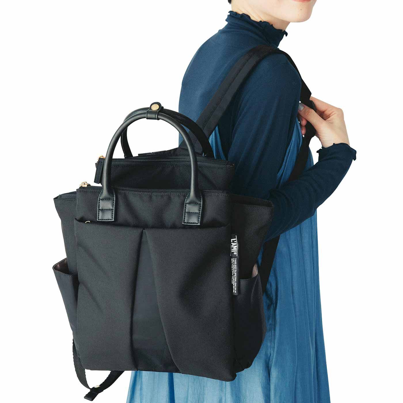 出し入れ簡単5層リュックはトート持ちもサマになる■販売価格¥6,490⇒いっしょ買いなら¥4,290ファスナー付きの3つの部屋と、その間に挟まれた2つの部屋の合計5層で仕分けができる人気のリュックの春