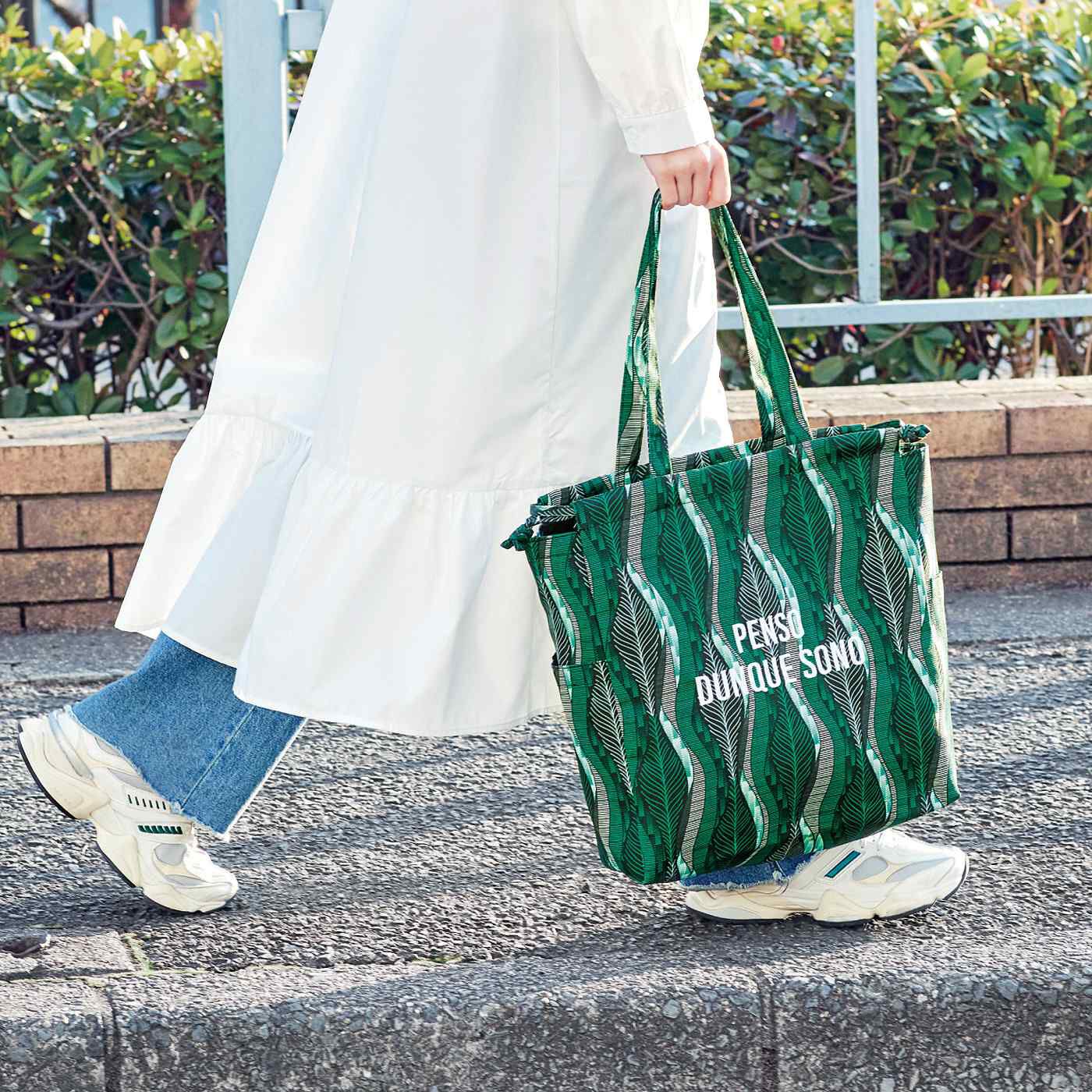 鮮やかボタニカル調プリントトートバッグ