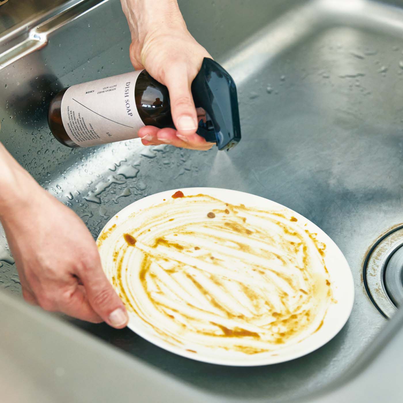 食器用洗剤(詰め替え用)だけ購入したい方へ。■販売価格¥638 ⇒特別価格キャンペーン¥418新発想の食器洗い洗剤が登場です。使い方は簡単。汚れた食器に直接シュシュっと吹きかけ、2~3分後に水やお湯で