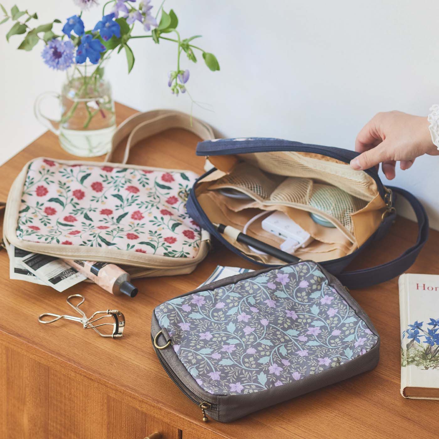 am&be アンティークフラワー メッシュポケットで見やすいポーチにもなる 2-WAYショルダーバッグの会【送料: 450円+税】