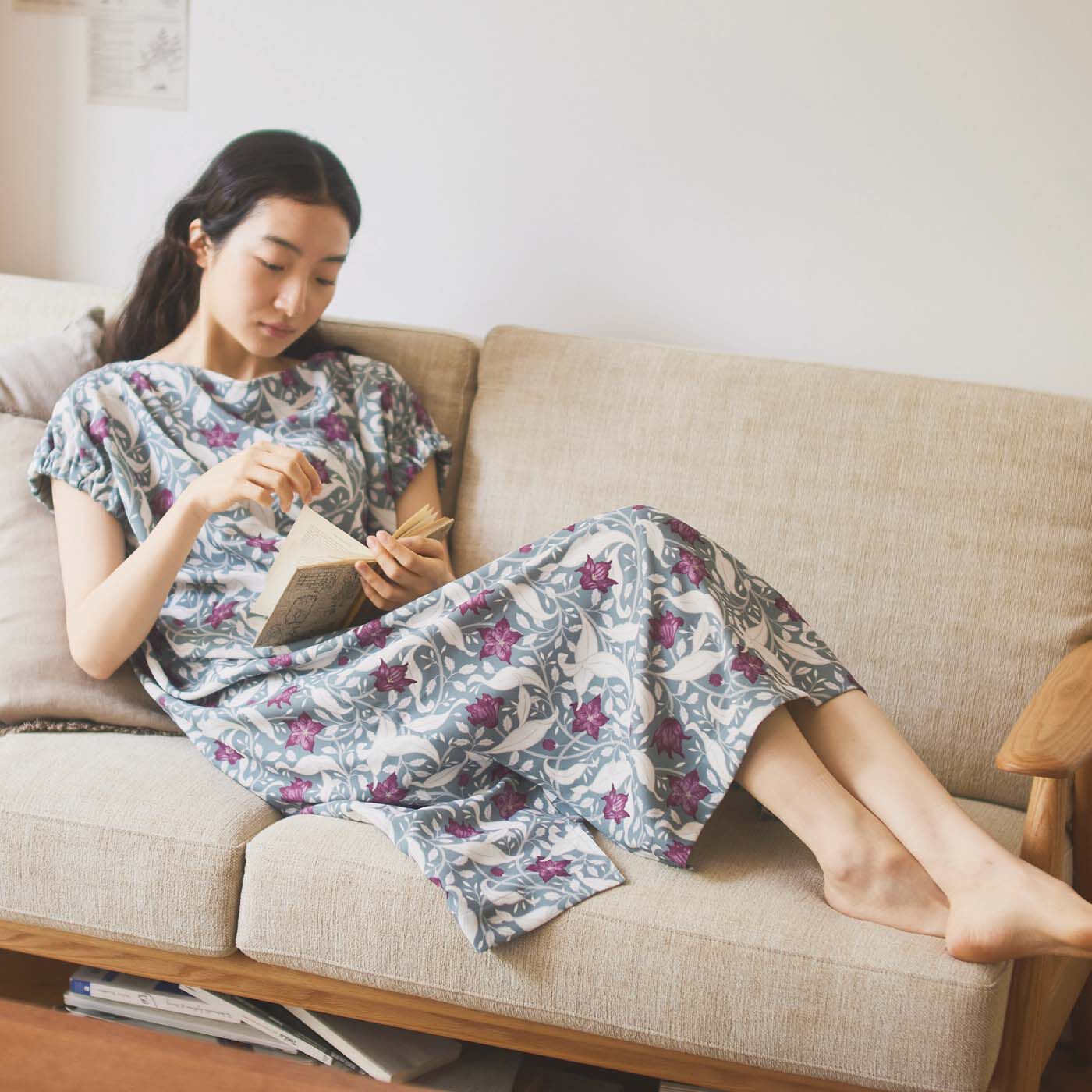 am&be アンティークフラワー リラックスタイムもお出かけも着分けしないさらりとした着心地の2-WAYワンピースの会【送料無料】