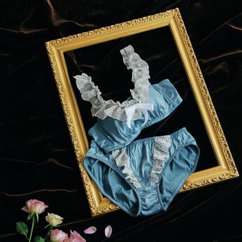 flufeel×ミュージアム部 ロココ時代の名画を体験 マリー・アントワネットのドレスをイメージしたブラ＆ショーツ