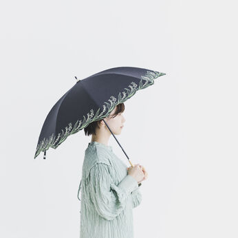 繊細な刺しゅうが美しいスズランの晴れ雨兼用傘〈ＢＬＡＣＫ〉
