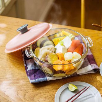 チンするだけおまかせ調理 野菜がたっぷり摂れる耐熱ガラス鍋〈ピンク 1.5L〉