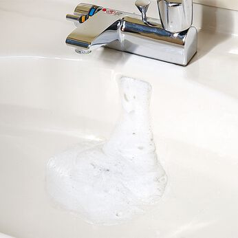 週に１回掃除でオーバーフローの中まできれいをキープ 泡もこもこ洗面排水口クリーナーの会