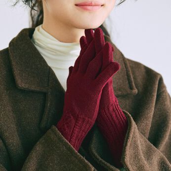 アロエ保湿加工の糸で編み立てた とろり滑らかタッチな基礎化粧手袋の会