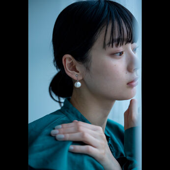 神戸の老舗真珠メーカーが手掛けた コインパールの耳飾り〈シルバー925〉