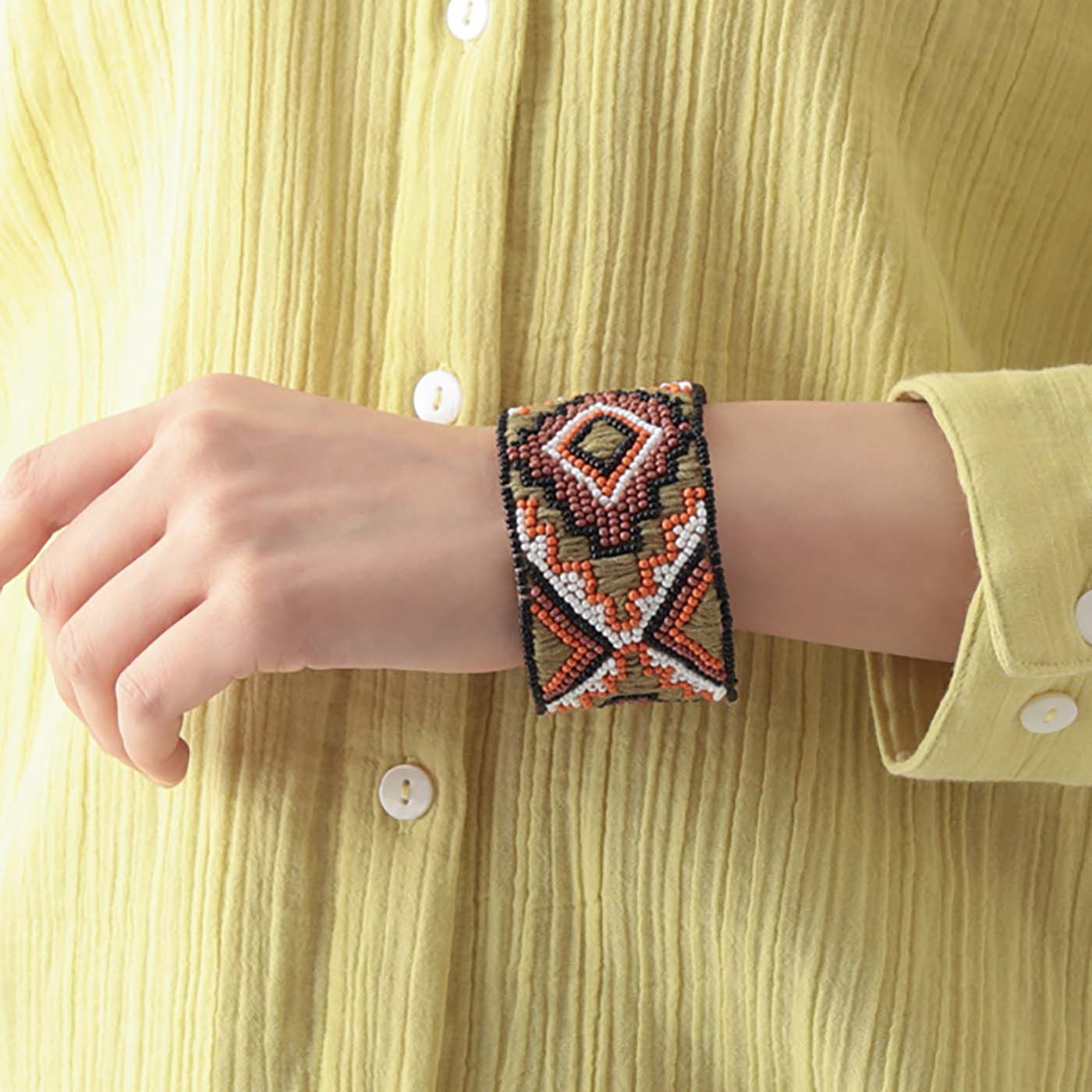 アフリカンデザインのビーズバングル〈ひし形グリーン〉