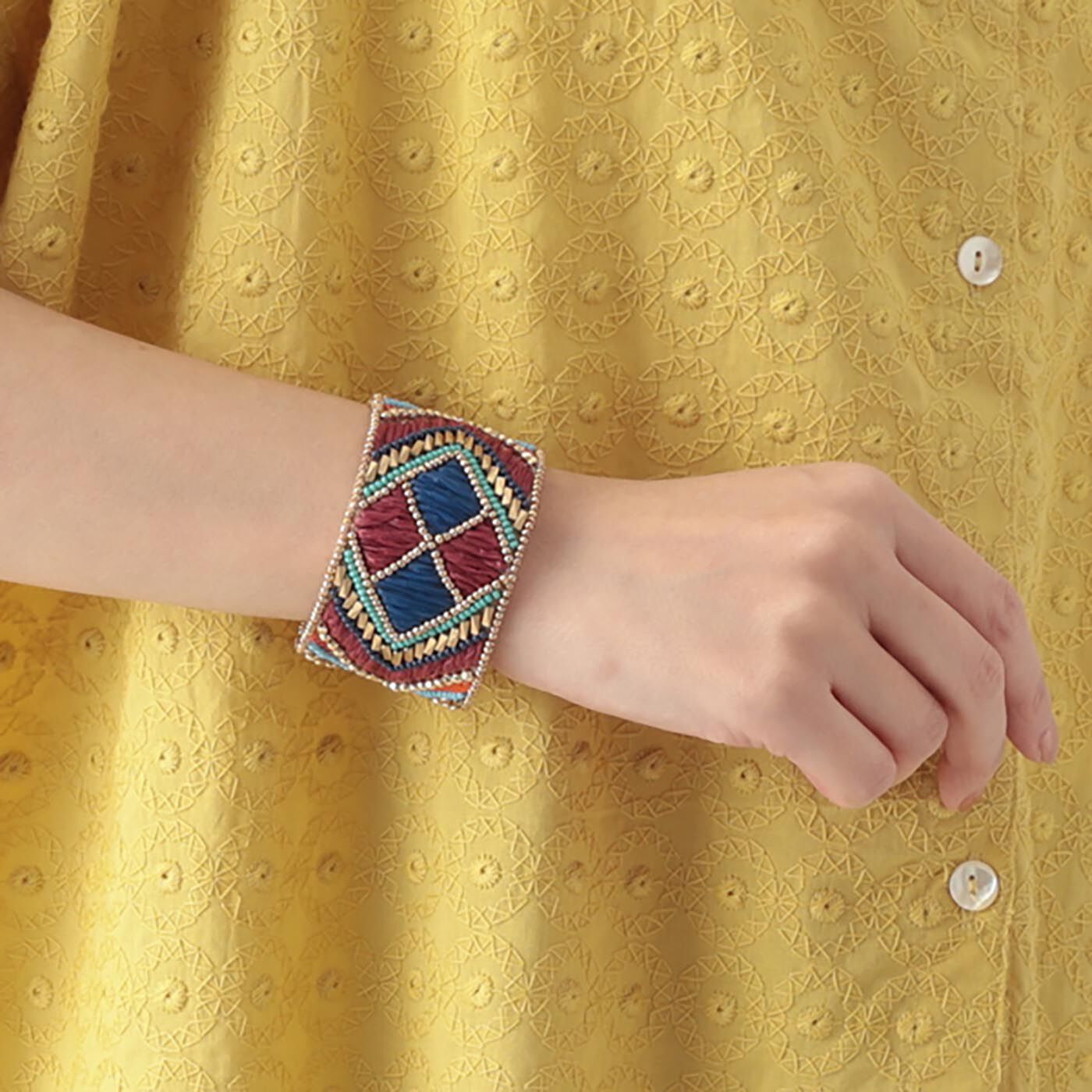 アフリカンデザインのビーズバングル〈ひし形レッド〉