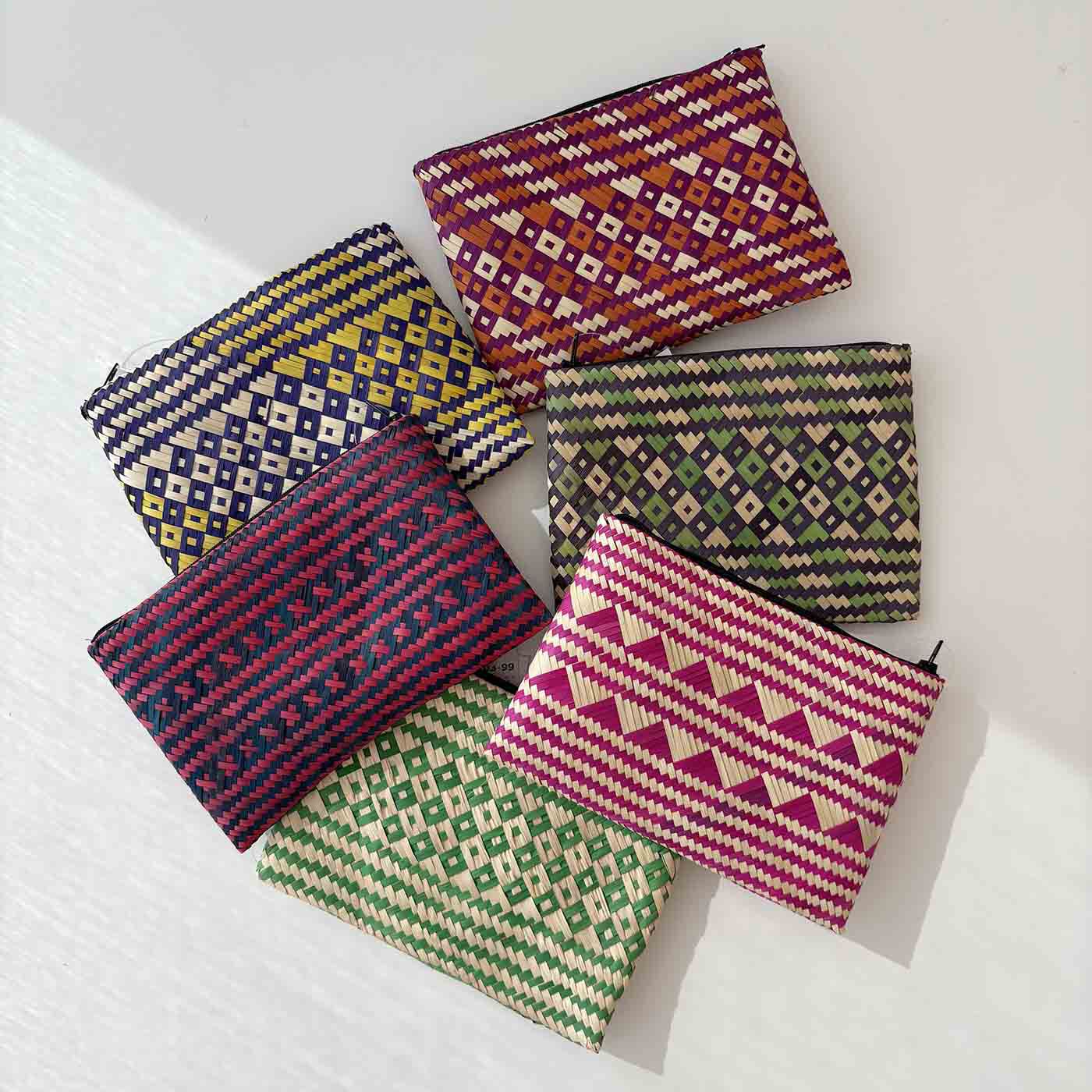 ウガンダのパームリーフポーチ　Ｍ