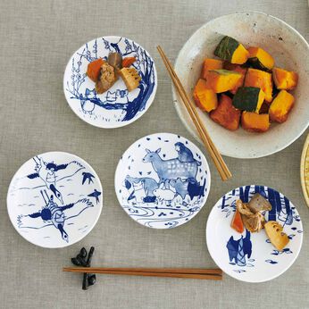日本画家 久保智昭さんとつくった 猫と縁起物の染付風のお皿